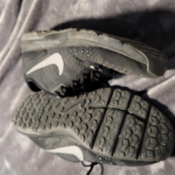 Men Nike Air Max Typha - Picture 3 of 3